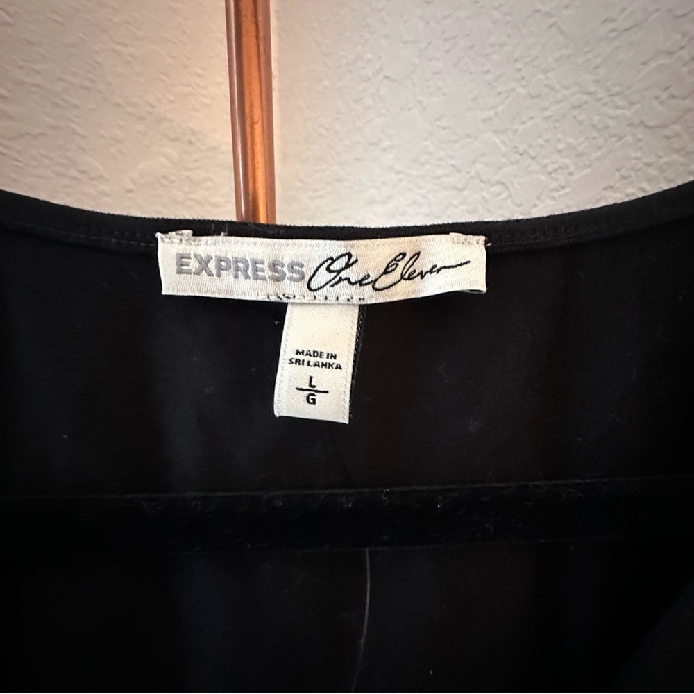 Express One Eleven Top - Picture 2 of 5